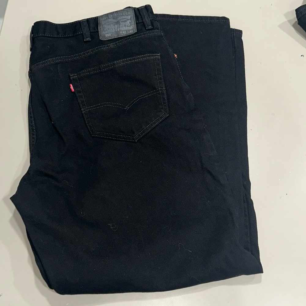 Men's Levis 550 black label 42x32 - perfect condition.